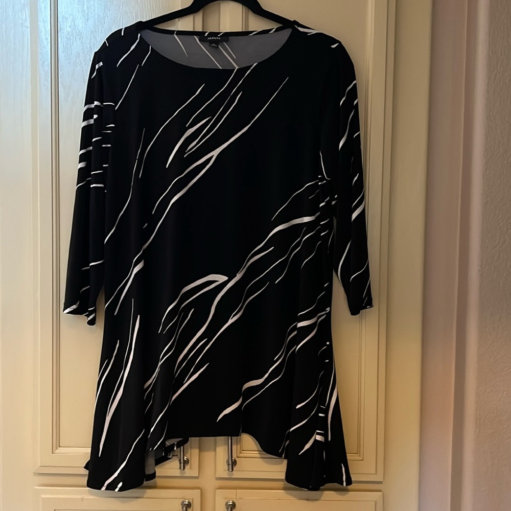 0x Alfani black & white classy blouse. Smoke free, pet free, clean, Worn once